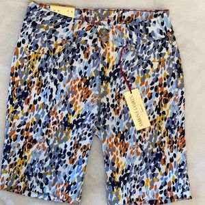 Sabrina Lauren New York Short